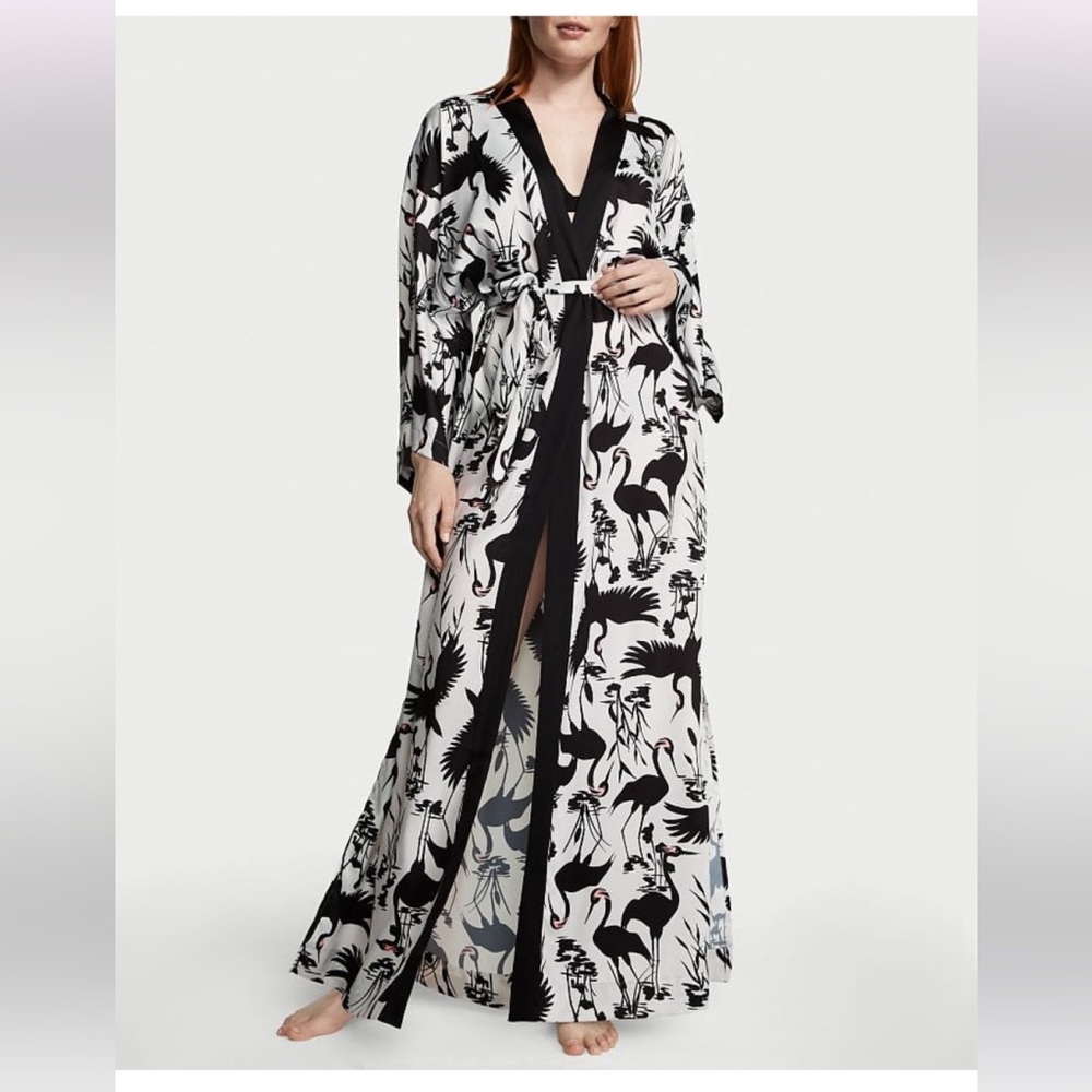 Victoria’s Secret Cranes Satin kimono robe Size XS/S